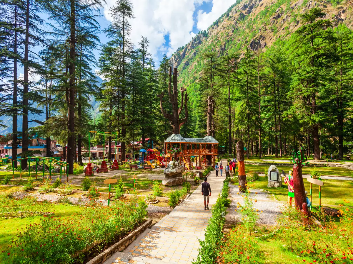 मनाली के आस पास की कुछ खूबसूरत जगह और उसकी विशेषता :