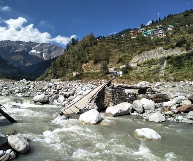 मनाली के आस पास की कुछ खूबसूरत जगह और उसकी विशेषता :