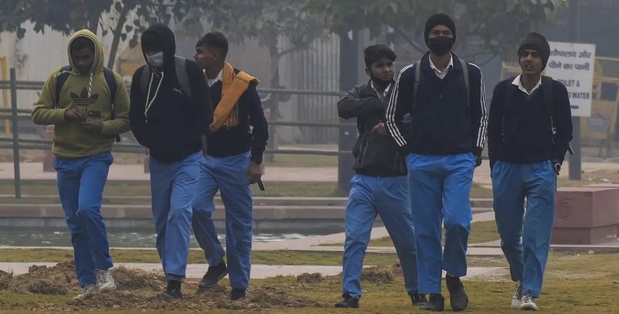 मौसम विभाग के अनुसार अभी तक कोहरे और कड़ाके की ठंड से राहत की भविष्यवाणी नहीं जारी की गई है। अटकलें लगाए गए हैं कि 9 जनवरी को बारिश होगी उसके बाद ठण्ड का असर बढ़ के फिर बाद में कम होगा |