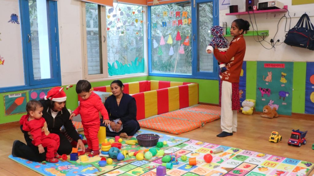 1. कैसे पता करें कि डेकेयर में बच्चों के साथ दुर्व्यवहार हो रहा है या नहीं