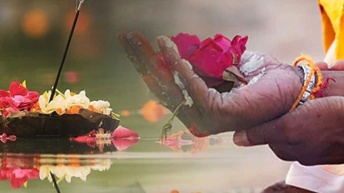 श्राद्ध पक्ष के दौरान आप अपने सामर्थ्य के अनुसार जरूरतमंद लोगों में कपड़े और खाना भी बांटें |